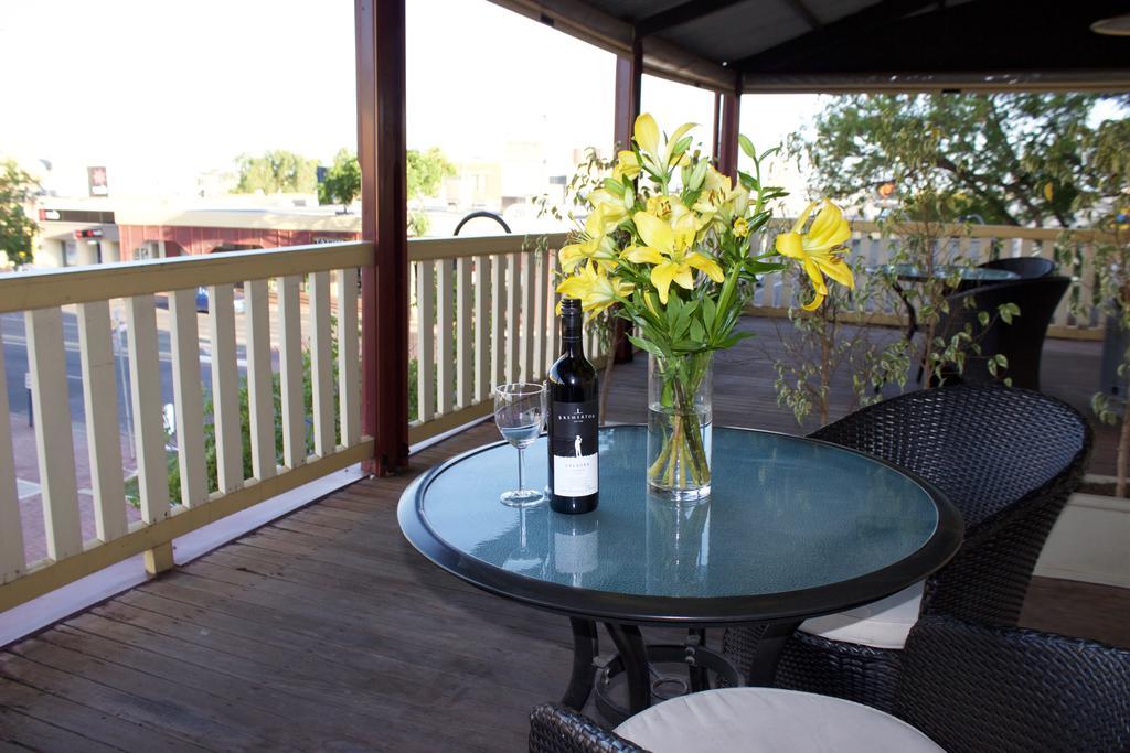 Balcony On Sixth Lodge Murray Bridge Kültér fotó